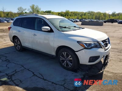 Czwarte zdjęcie samochodu z boku: 2017 NISSAN PATHFINDER SL VIN:5N1DR2MM4HC690308 - miniatura
