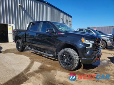 Czwarte zdjęcie samochodu z boku: 2025 CHEVROLET SILVERADO K1500 LT TRAIL BOSS VIN:3GCUKFED6SG201037 - miniatura