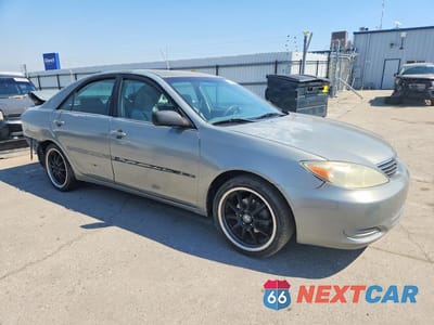 Czwarte zdjęcie samochodu z boku: 2004 TOYOTA CAMRY LE V6 VIN:4T1BF30K94U573936 - miniatura