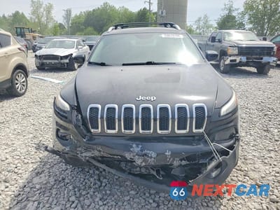 Piąte zdjęcie samochodu w środku: 2016 JEEP CHEROKEE LATITUDE VIN:1C4PJMCS4GW155027 - miniatura