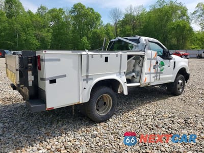 Trzecie zdjęcie samochodu z tyłu: 2021 FORD F350 SUPER DUTY VIN:1FDRF3H68MED50142 - miniatura