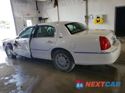 Drugie zdjęcie samochodu z przodu: 2006 LINCOLN TOWN CAR SIGNATURE LIMITED VIN:1LNHM82V16Y643025 - miniatura