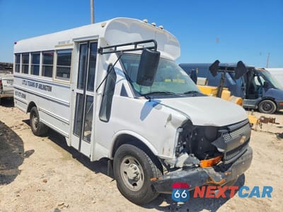Czwarte zdjęcie samochodu z boku: 2006 CHEV EXPRESS G3500 VIN:1GBHG31V261257162 - miniatura