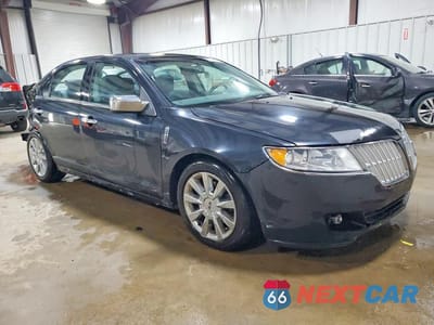 Czwarte zdjęcie samochodu z boku: 2010 LINCOLN MKZ VIN:3LNHL2JC2AR654719 - miniatura