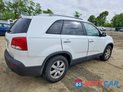 Trzecie zdjęcie samochodu z tyłu: 2013 KIA SORENTO LX VIN:5XYKT3A6XDG394935 - miniatura
