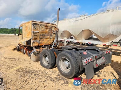 Trzecie zdjęcie samochodu z tyłu: 2013 VOLVO VN VNL VIN:4V4NC9TG6DN558166 - miniatura