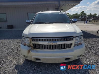 Piąte zdjęcie samochodu w środku: 2011 CHEVROLET SUBURBAN C1500 LTZ VIN:1GNSCKE06BR357046 - miniatura