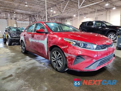 Czwarte zdjęcie samochodu z boku: 2023 KIA FORTE LXS VIN:3KPF24AD6PE592101 - miniatura