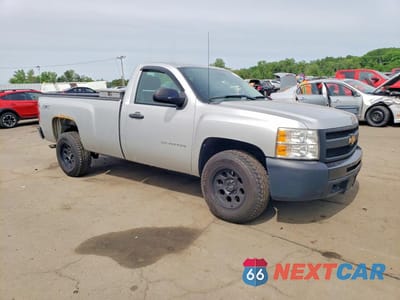 Czwarte zdjęcie samochodu z boku: 2011 CHEVROLET SILVERADO K1500 VIN:1GCNKPEA0BF157084 - miniatura