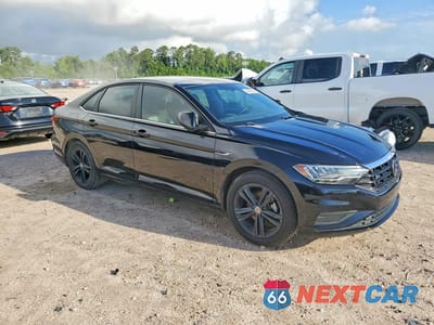 Czwarte zdjęcie samochodu z boku: 2020 VOLKSWAGEN JETTA S VIN:3VWCB7BU8LM017479 - miniatura