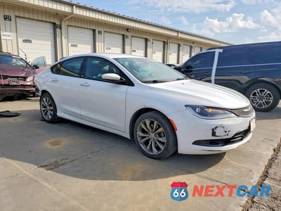 Czwarte zdjęcie samochodu z boku: 2015 CHRYSLER 200 S VIN:1C3CCCBB2FN752917 - miniatura