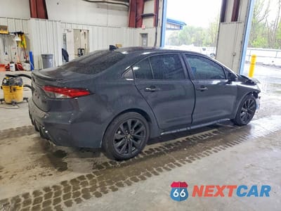Trzecie zdjęcie samochodu z tyłu: 2026 TOYOTA COROLLA XSE VIN:5YFT4MCE9TP266871 - miniatura