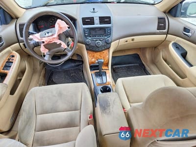 Zdjęcie 8 z 12 samochodu: 2004 HONDA ACCORD 4D DX VIN:1HGCM56674A072910 - miniatura