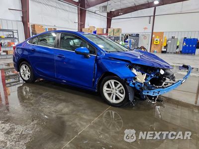 Czwarte zdjęcie samochodu z boku: 2018 CHEVROLET CRUZE LT VIN:1G1BE5SM7J7240994 - miniatura