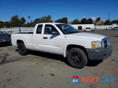 Czwarte zdjęcie samochodu z boku: 2006 DODGE DAKOTA ST VIN:1D7HE22K26S648506 - miniatura