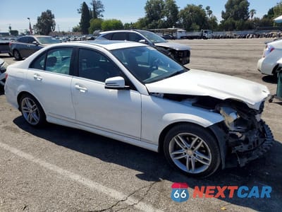Czwarte zdjęcie samochodu z boku: 2014 MERCEDES-BENZ C 250 VIN:WDDGF4HB7EA953175 - miniatura