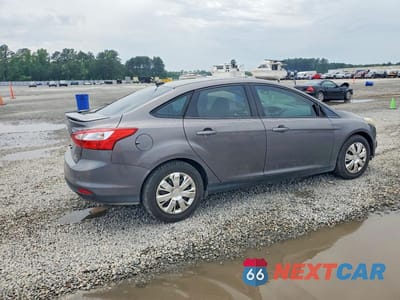 Trzecie zdjęcie samochodu z tyłu: 2013 FORD FOCUS SE VIN:1FADP3F23DL330118 - miniatura