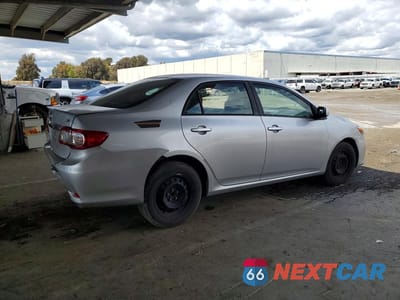 Trzecie zdjęcie samochodu z tyłu: 2011 TOYOTA COROLLA LE VIN:JTDBU4EE5B9141718 - miniatura