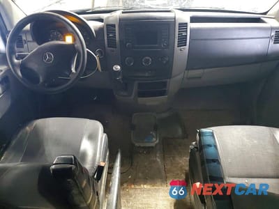 Zdjęcie 8 z 13 samochodu: 2015 MERCEDES-BENZ SPRINTER 2500 VIN:WD3PE8DC8F5957811 - miniatura