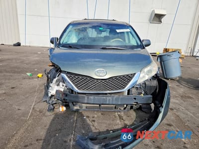 Piąte zdjęcie samochodu w środku: 2014 TOYOTA SIENNA XLE 8-PASSENGER VIN:5TDYK3DC2ES504380 - miniatura