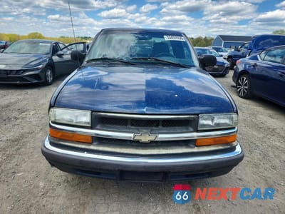Piąte zdjęcie samochodu w środku: 2002 CHEVROLET S TRUCK S10 VIN:1GCCS195928161477 - miniatura