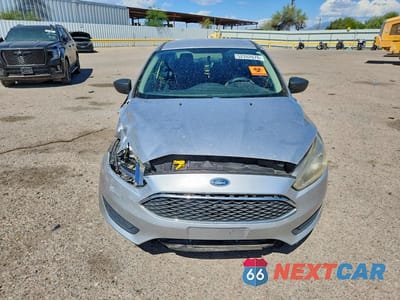 Piąte zdjęcie samochodu w środku: 2016 FORD FOCUS VIN:1FADP3E2XGL221399 - miniatura