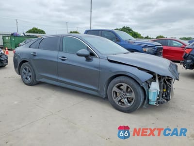 Czwarte zdjęcie samochodu z boku: 2021 KIA K5 LXS VIN:5XXG14J28MG054864 - miniatura