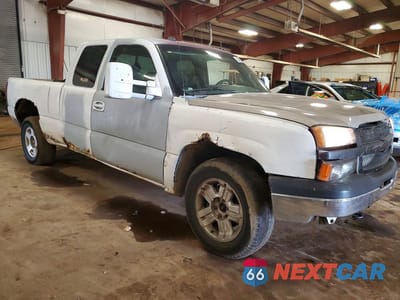 Czwarte zdjęcie samochodu z boku: 2005 CHEVROLET SILVERADO K1500 VIN:1GCEK19B25E137204 - miniatura