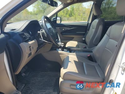Zdjęcie 7 z 13 samochodu: 2017 HONDA PILOT TOURING VIN:5FNYF6H9XHB098345 - miniatura