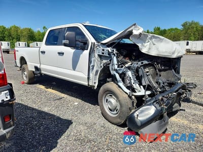 Czwarte zdjęcie samochodu z boku: 2023 FORD F350 SUPER DUTY VIN:1FT8W3BAXPEE20922 - miniatura