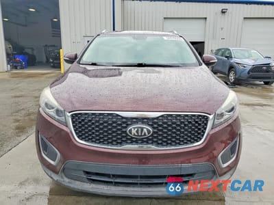 Piąte zdjęcie samochodu w środku: 2016 KIA SORENTO LX VIN:5XYPG4A36GG140813 - miniatura