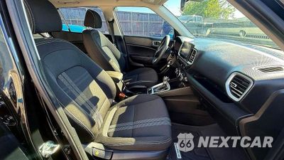 Piąte zdjęcie samochodu w środku: 2022 HYUNDAI VENUE SEL VIN:KMHRC8A34NU173263 - miniatura