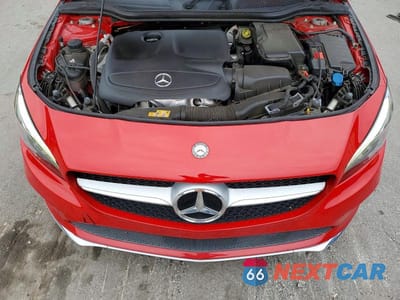 Zdjęcie 11 z 12 samochodu: 2018 MERCEDES-BENZ CLA 250 VIN:WDDSJ4EB9JN518223 - miniatura