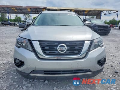 Piąte zdjęcie samochodu w środku: 2017 NISSAN PATHFINDER SL VIN:5N1DR2MM6HC618090 - miniatura