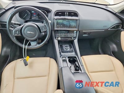 Zdjęcie 8 z 14 samochodu: 2020 JAGUAR F-PACE PREMIUM VIN:SADCJ2FX8LA618194 - miniatura