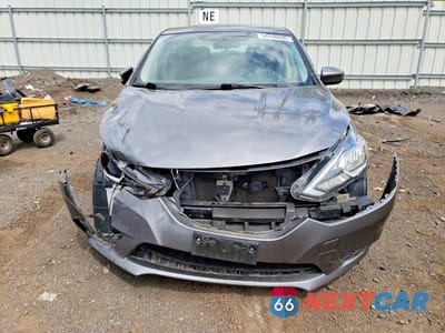 Piąte zdjęcie samochodu w środku: 2017 NISSAN SENTRA S VIN:3N1AB7AP5HY254603 - miniatura