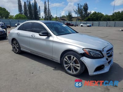 Czwarte zdjęcie samochodu z boku: 2016 MERCEDES-BENZ C 300 4MATIC VIN:55SWF4KB8GU172432 - miniatura