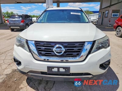 Piąte zdjęcie samochodu w środku: 2017 NISSAN PATHFINDER SL VIN:5N1DR2MMXHC675425 - miniatura