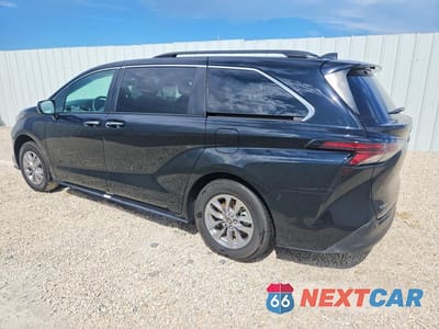 Drugie zdjęcie samochodu z przodu: 2026 TOYOTA SIENNA XLE 8-PASSENGER VIN:5TDYRKEC0TS294086 - miniatura