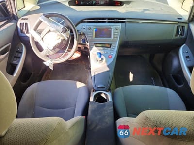 Zdjęcie 8 z 12 samochodu: 2015 TOYOTA PRIUS TWO VIN:JTDKN3DU0F1875901 - miniatura