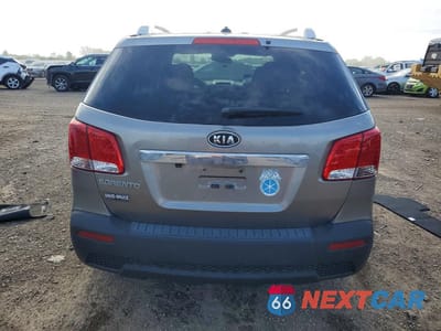 Zdjęcie 6 z 12 samochodu: 2013 KIA SORENTO LX VIN:5XYKT3A68DG346740 - miniatura