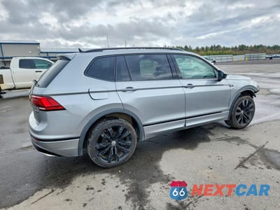 Trzecie zdjęcie samochodu z tyłu: 2020 VOLKSWAGEN TIGUAN SE, 4MOTION SEL VIN:3VV2B7AX7LM068581 - miniatura