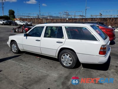 Drugie zdjęcie samochodu z przodu: 1995 MERCEDES-BENZ E 320 VIN:WDBEA92E3SF304552 - miniatura