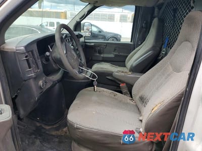 Zdjęcie 7 z 13 samochodu: 2008 GMC SAVANA G2500 VIN:1GTGG25C581151933 - miniatura
