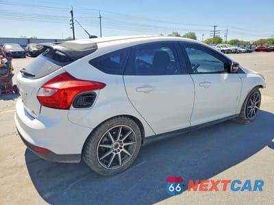 Trzecie zdjęcie samochodu z tyłu: 2013 FORD FOCUS SE VIN:1FADP3K21DL163926 - miniatura