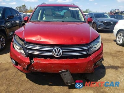 Piąte zdjęcie samochodu w środku: 2016 VOLKSWAGEN TIGUAN S VIN:WVGBV7AX5GW017541 - miniatura
