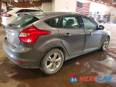 Trzecie zdjęcie samochodu z tyłu: 2014 FORD FOCUS SE VIN:1FADP3K22EL334023 - miniatura