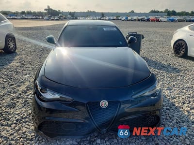 Piąte zdjęcie samochodu w środku: 2020 ALFA ROMEO GIULIA TI VIN:ZARFAMBNXL7631234 - miniatura