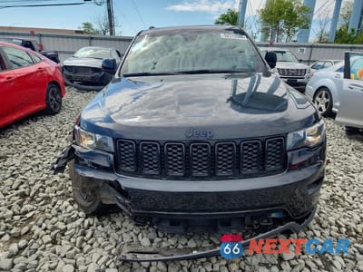 Piąte zdjęcie samochodu w środku: 2019 JEEP GRAND CHEROKEE LAREDO VIN:1C4RJFAG4KC810784 - miniatura