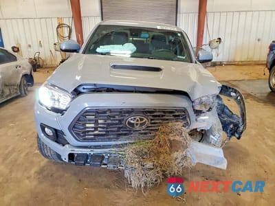 Piąte zdjęcie samochodu w środku: 2020 TOYOTA TACOMA SR5 V6 VIN:5TFDZ5BN5LX050935 - miniatura